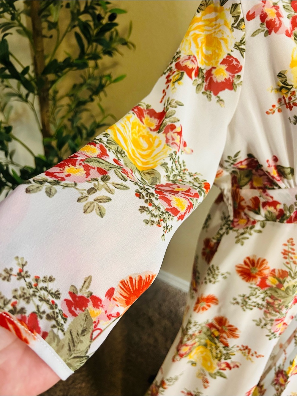 Live 4 Truth Cover-Up Kimono Boho White & Red Floral - Picture 7 of 8